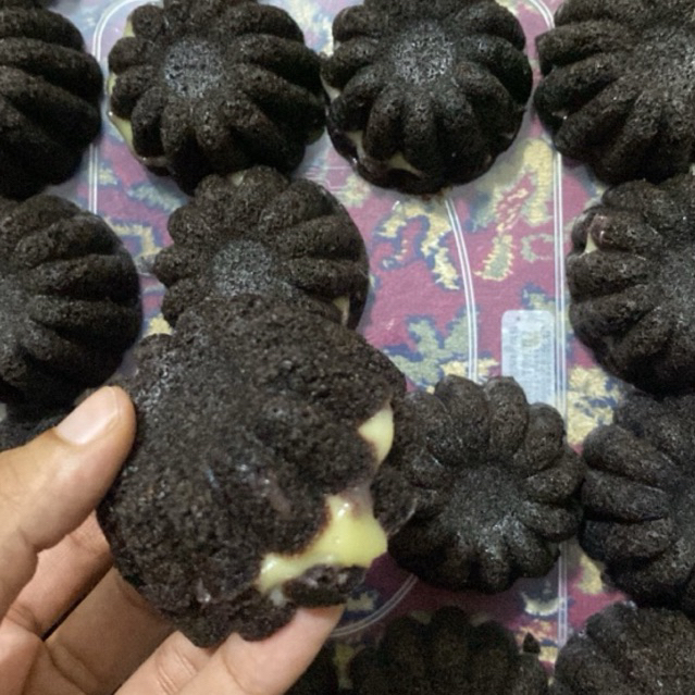 

Bolu Ketan Hitam Keju Lumer