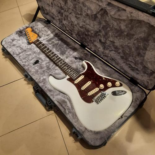 Fender American Ultra Stratocaster Arctic Pearl 2020