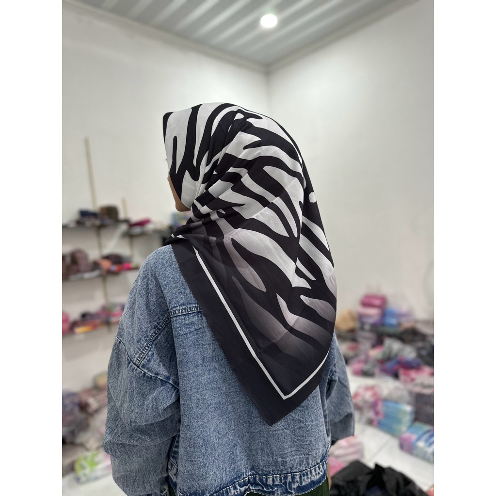 Hijab Segi Empat Motif leopard / hijab Motif voal