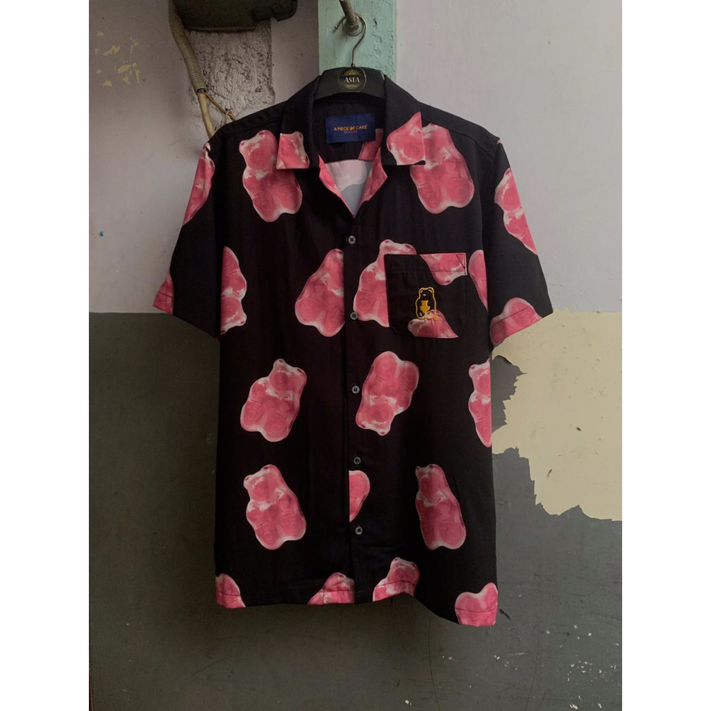 kemeja lengan pendek a piece of cake size L preloved
