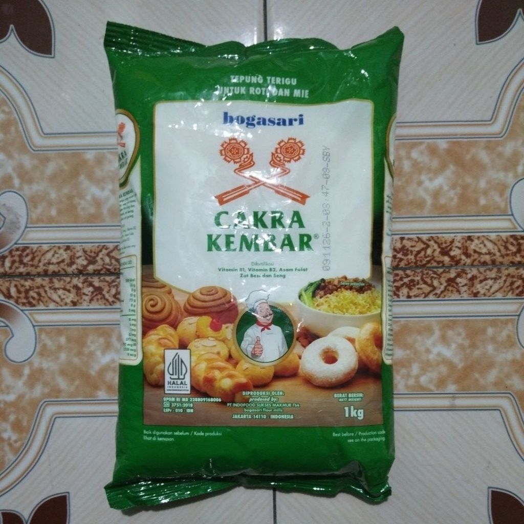 

cakra kembar 1 kg tepung terigu bogasari