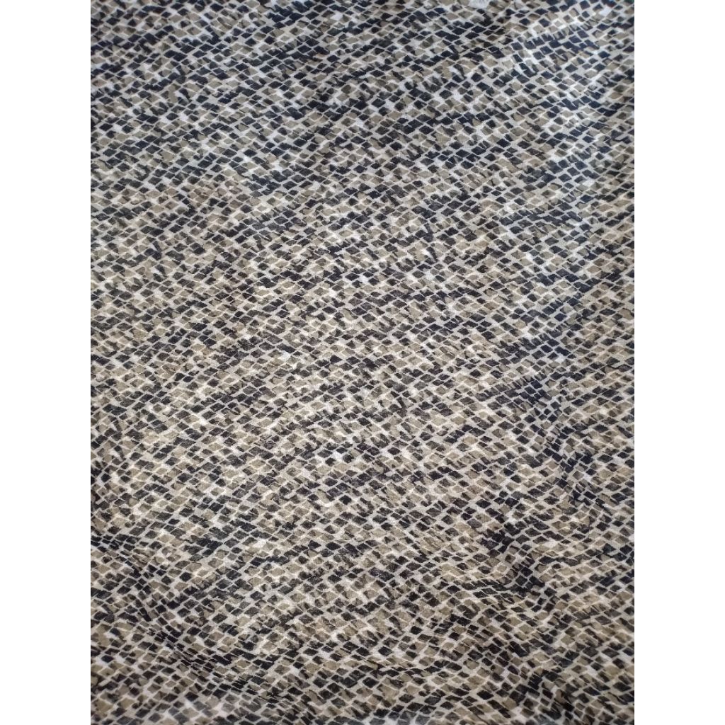 KAIN CERUTI CRINGKLE MOTIF COKLAT HITAM (225 cm = Rp56.000)