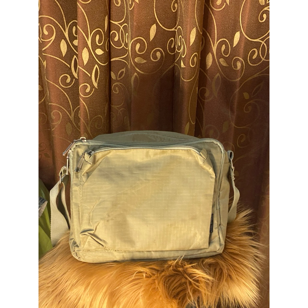 Tas selempang wanita nilon