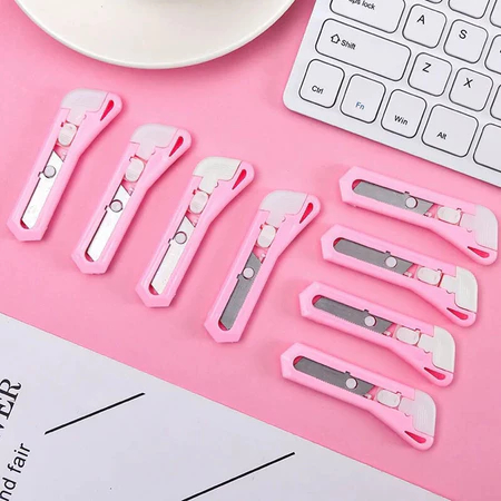 

Pink Cutter mini Cutter pemotong kertas Cutter peralatan sekolah Cutter peralatan kerja