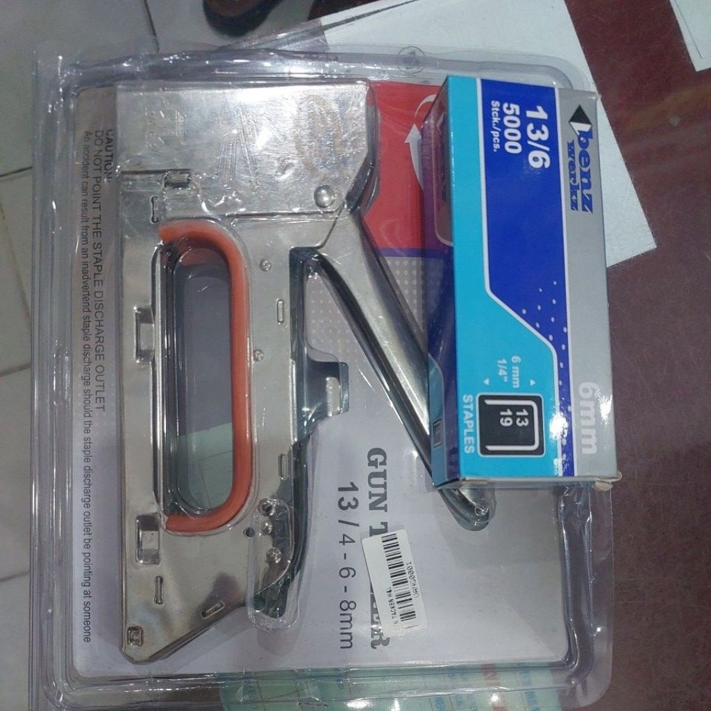 

hekter tembak 1set sama anak 1kotak isi 5000 pis.setaples.gun takcker