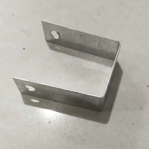 U clamp hollow 4x4 / gantungan rangka plafon