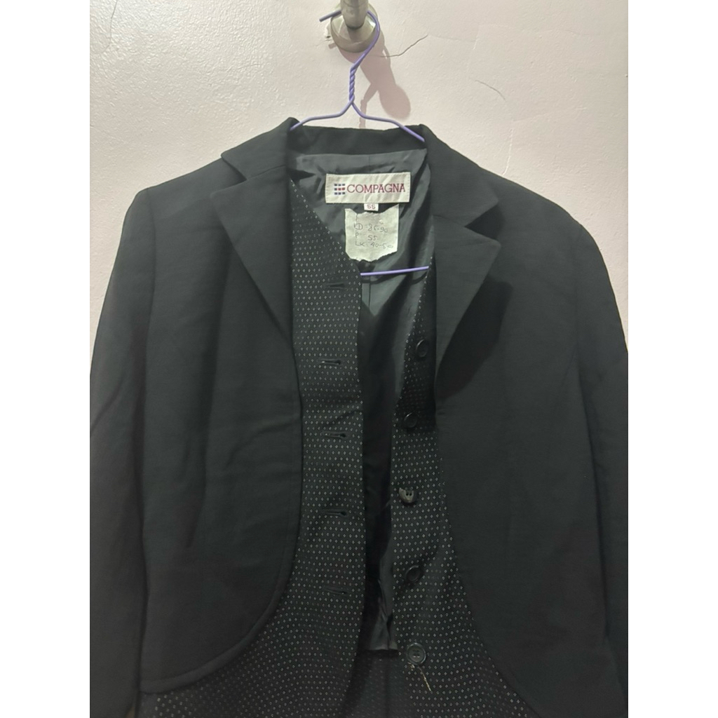Blazer Hitam unik merek compagna