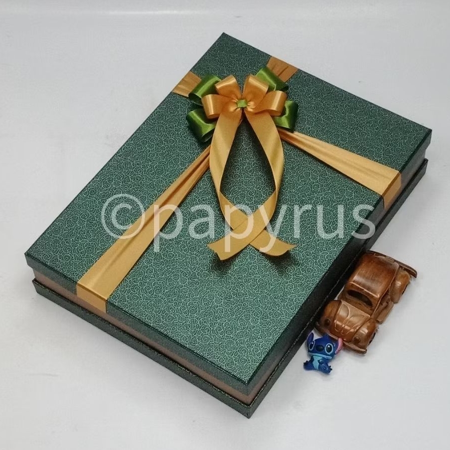 

PAPYRUS Sandwich 30x40 Tinggi 8cm Kotak Kado Gift Box V2