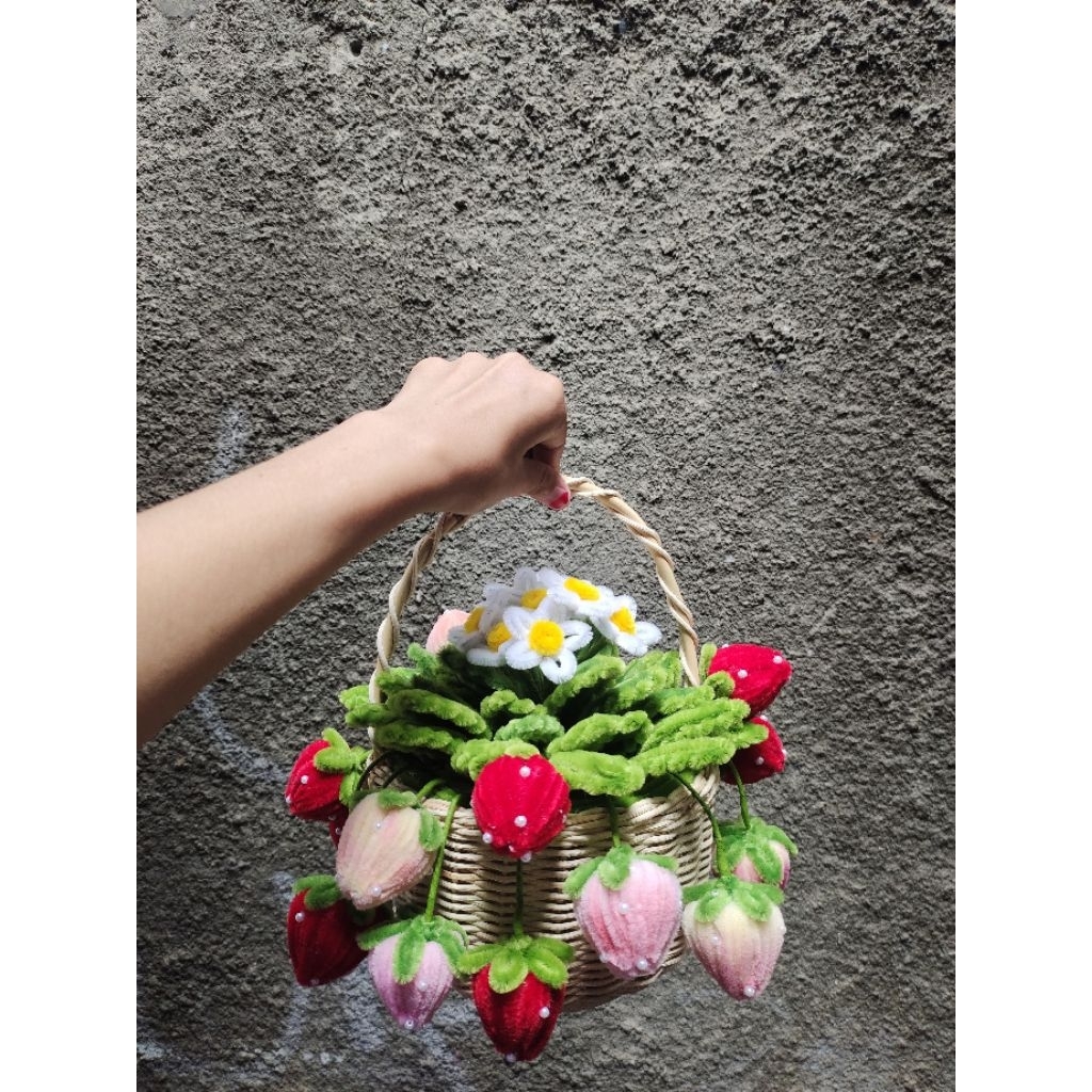 keranjang  strawberry kawat bulu/hiasan rumah