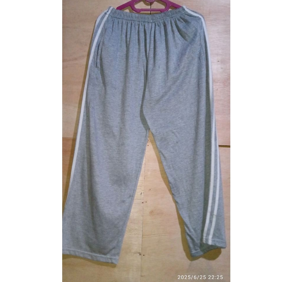 PRELOVED CELANA OLAHRAGA