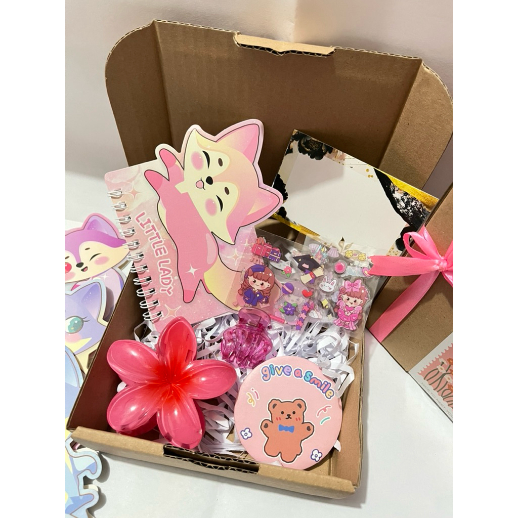 

Nela-Hampers Gift Box Note Book Kucing Gift Birthday Wisuda Anniversary