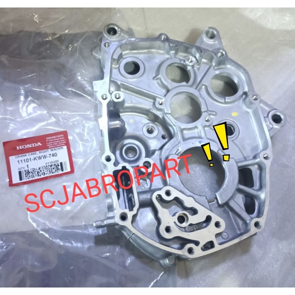 11101 KWW 740...CRANKCASE COMP R HONDA REVO 110..ORI AHM