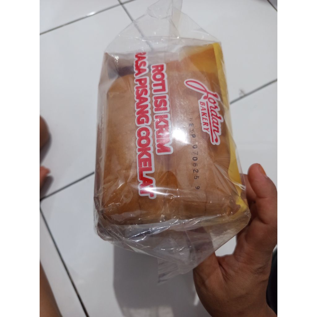 

jordan bakery roti isi krim pisang coklat 1pak isi 5pcs