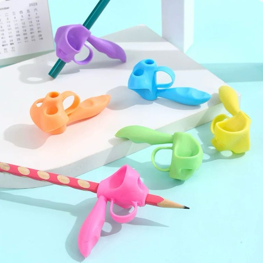 

[EFT] PENSIL GRIP / Alat Bantu Menulis/ Alat bantu pegang pen - pen grasper/ magic pen/ Mainan Terapi Writing Tool Dolphin