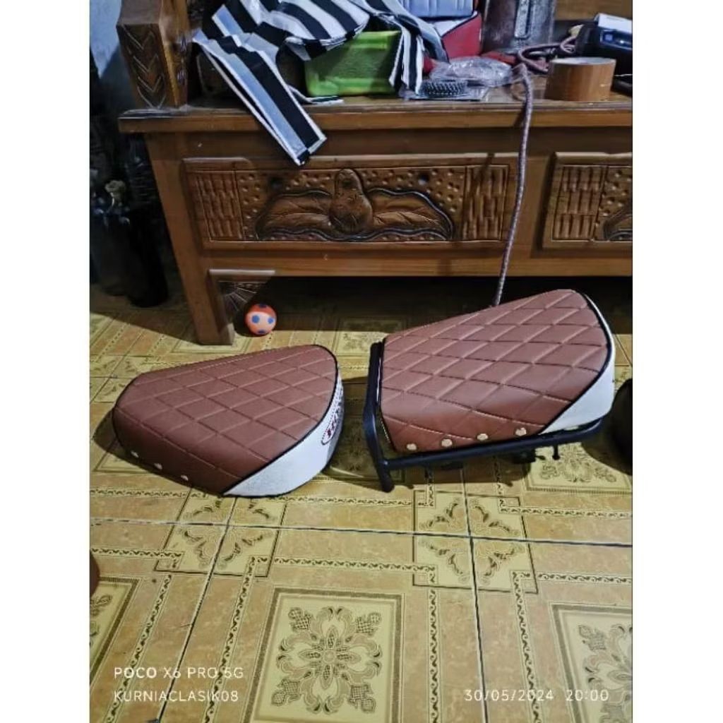 JOK PISAH JOK SADEL MOTOR HONDA C70 C50 PISPOT SET TATAKAN JOK