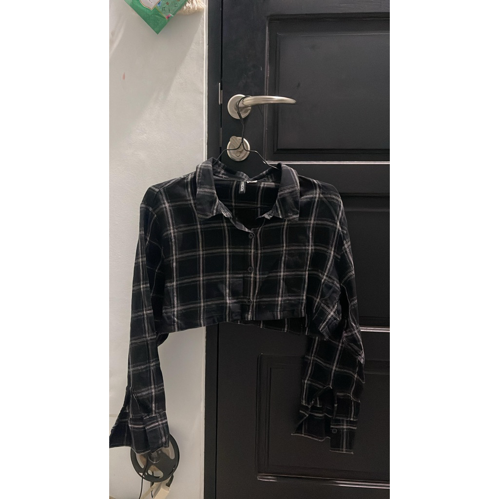 kemeja crop merk HNM