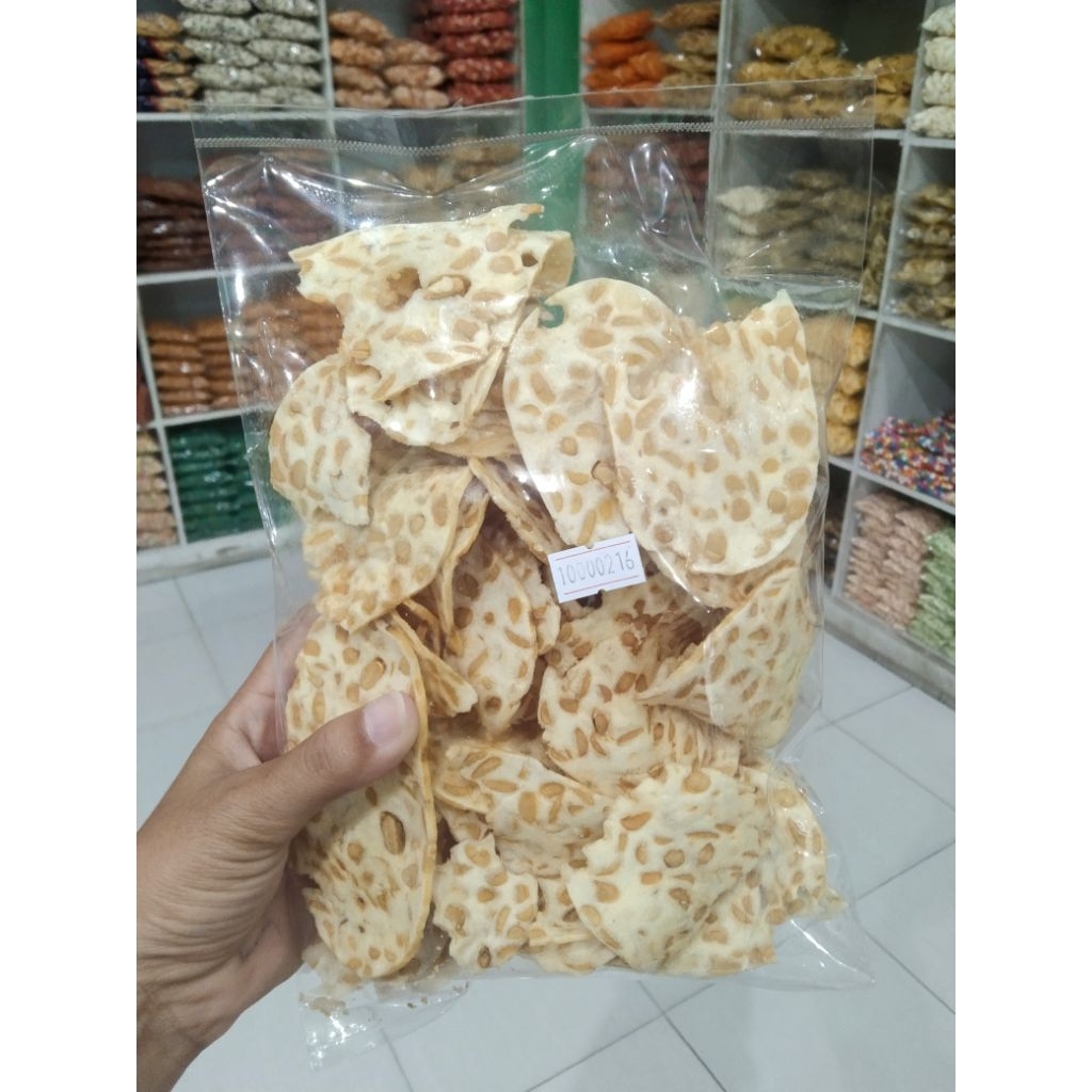 

Tempe sagu kriuk renyah gurih / snack kiloan / cemilan camilan jajanan makanan ringan murah meriah / pusat oleh-oleh khas solo