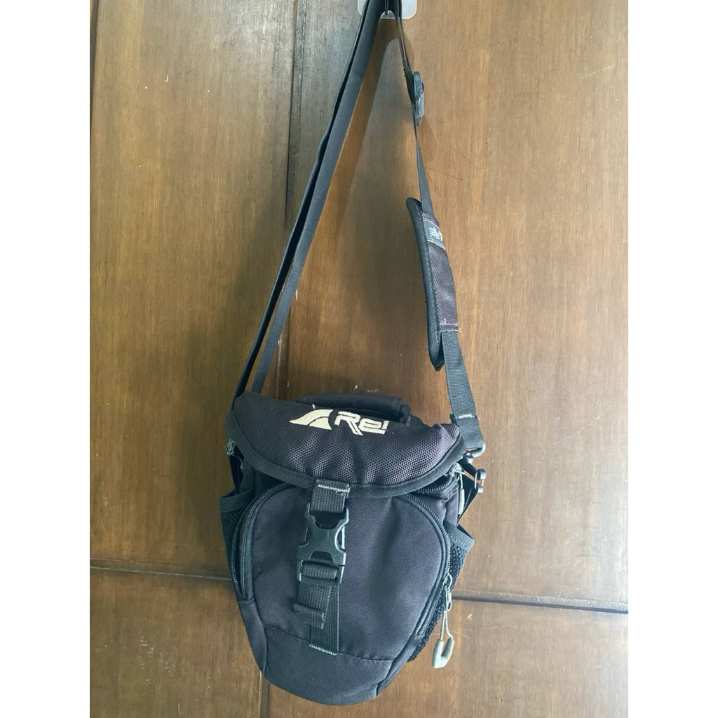 Preloved/Second/Bekas Tas DSLR Selempang Rei Hitam