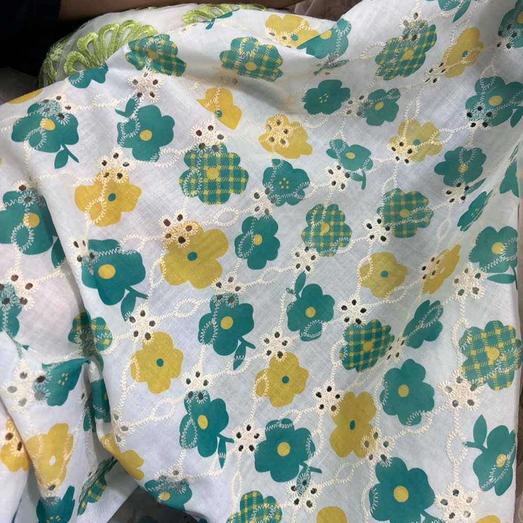 Kain Katun Bordir Bolong Bunga Kuning Tosca Cerah Cantik