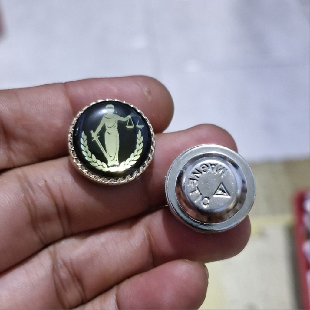 Pin kerah baju Advokat ukuran 2 cm magnet - Pin pengacara