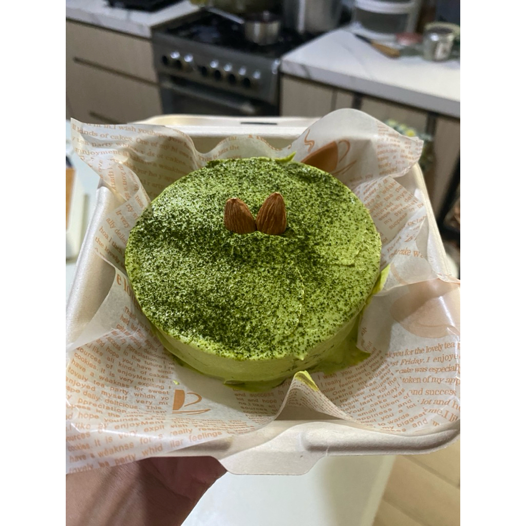 

GLUTEN FREE UJI MATCHA CAKE - PREMIUM BENTO CAKE