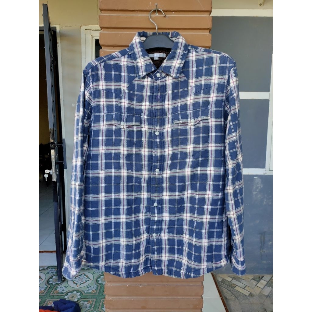 KEMEJA SHERPA UNIQLO