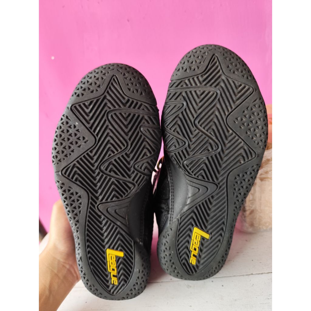 Sepatu sekolah anak LEAGUE