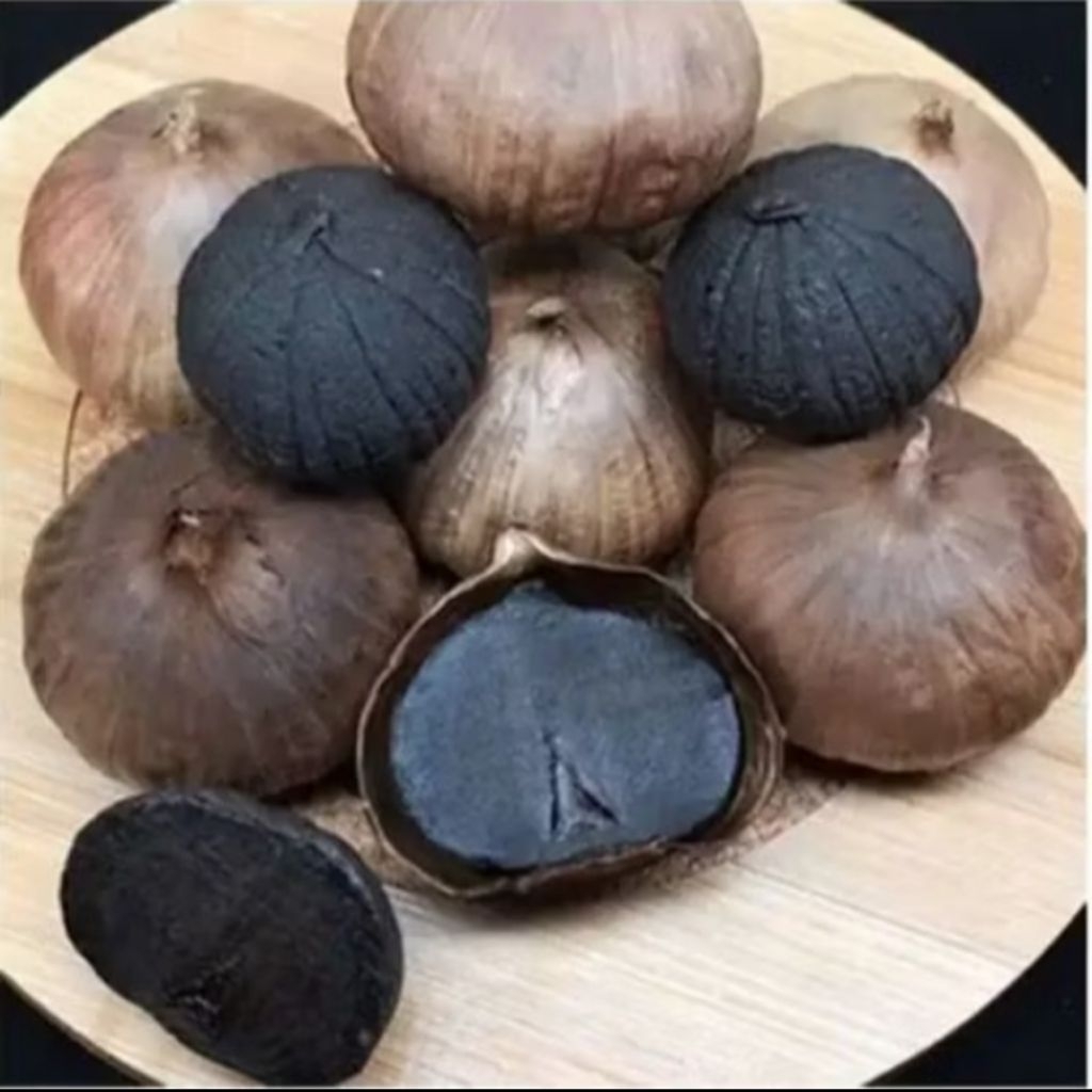 

garlic bawang hitam