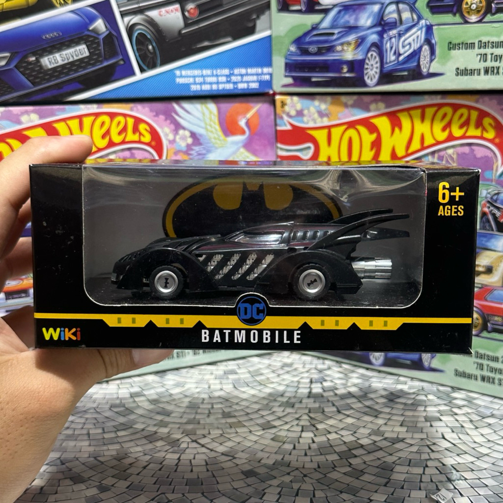 Jual mainan diecast Batman Batmobile dari film Batman Forever 1995 & Hotwheels Batman Arkham , Chevy