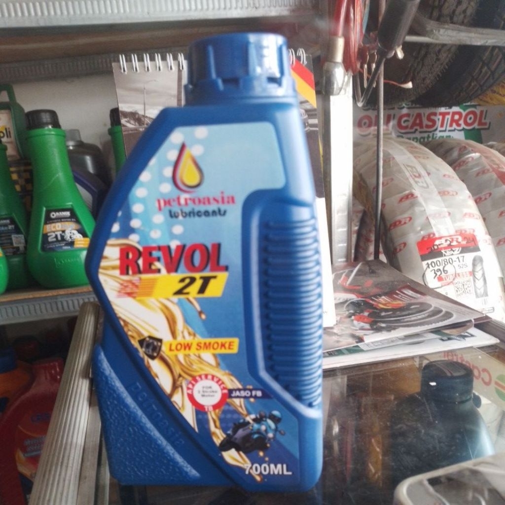 oli samping 2tak motor REVOL 2T 700ml asli100%original performa baik synthetic wangi