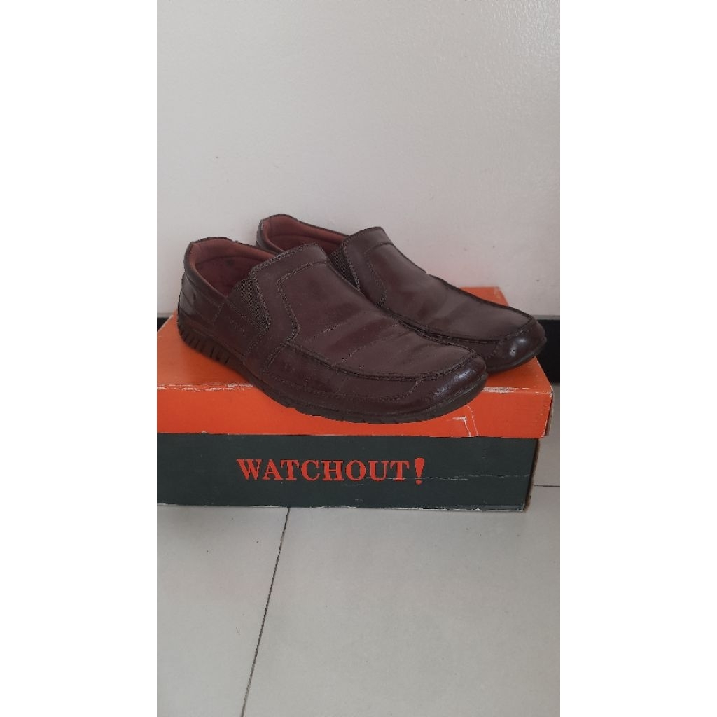 Sepatu Pria Watchout _ BEKAS