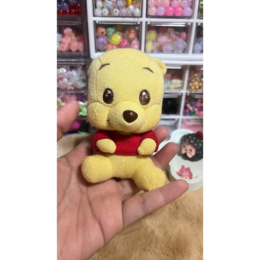 Boneka kecil Winnie The Pooh