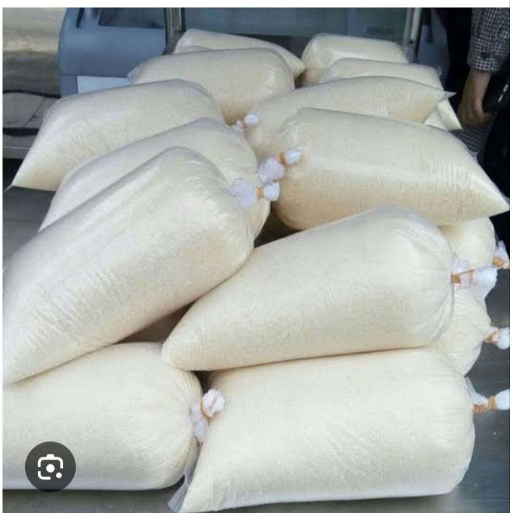 

Gula pasir kiloan isi 1 kg.