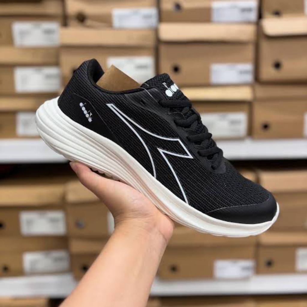 SEPATU DIADORA MURAH DIDORA MOSE BLACK MEN SEPATU DIADORA PRIA MURAH SEPATU DIADORA HITAM PUTIH SEPA