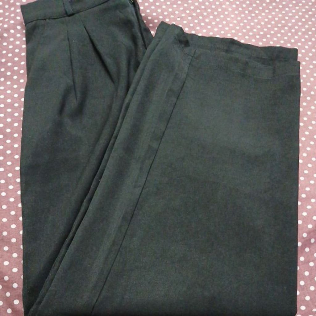 Celana Kain Wanita Hitam