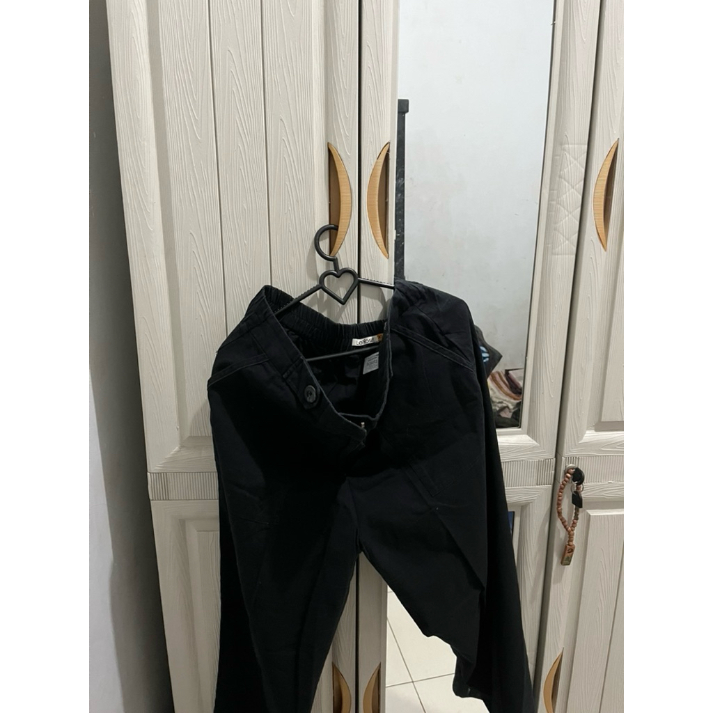 Preloved Celana Le’Rosetz