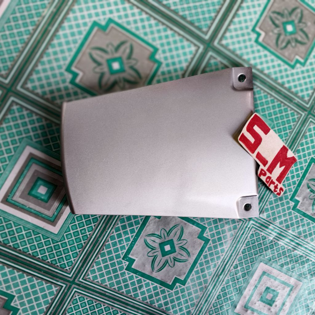 (TERLARIS)Pet Stop/Sambungan Body Belakang Atas Lampu Vega Lama Warna Silver