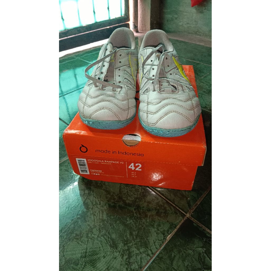 SEPATU FUTSAL SECOND ORTUSEIGHT JOGOSALA RAMPAGE V2 SIZE42