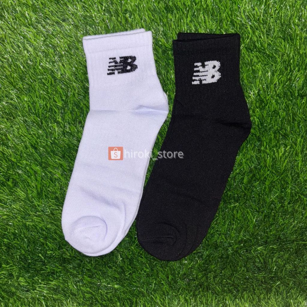 KAOS KAKI OLAHRAGA PRIA WANITA HITAM DAN PUTIH NB