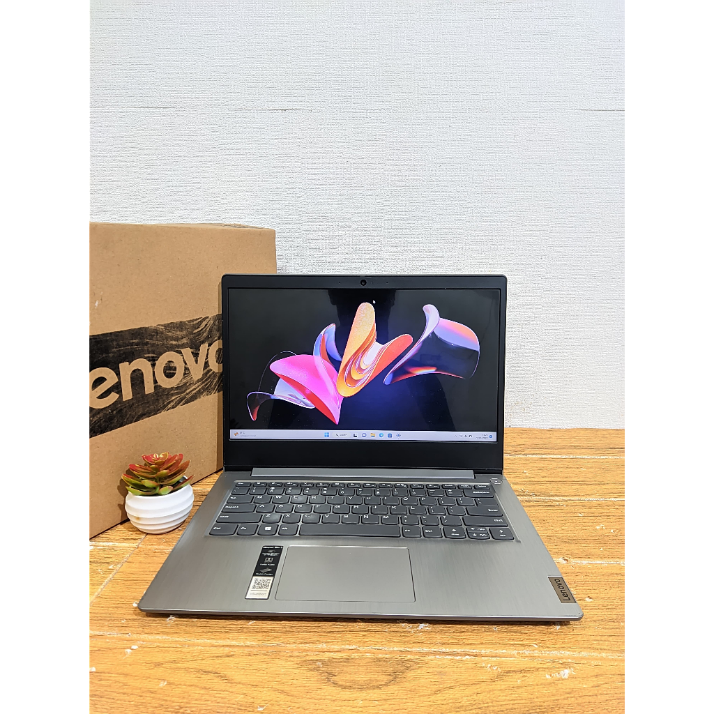 Like New Lenovo Ideapad Slim 3-AMD 3020e-Ram 16/256 Gb-AMD Radeon Graphics 2GB