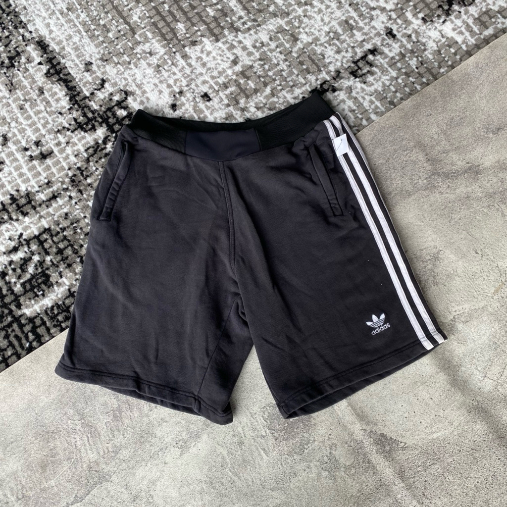 celana pendek buat olahraga