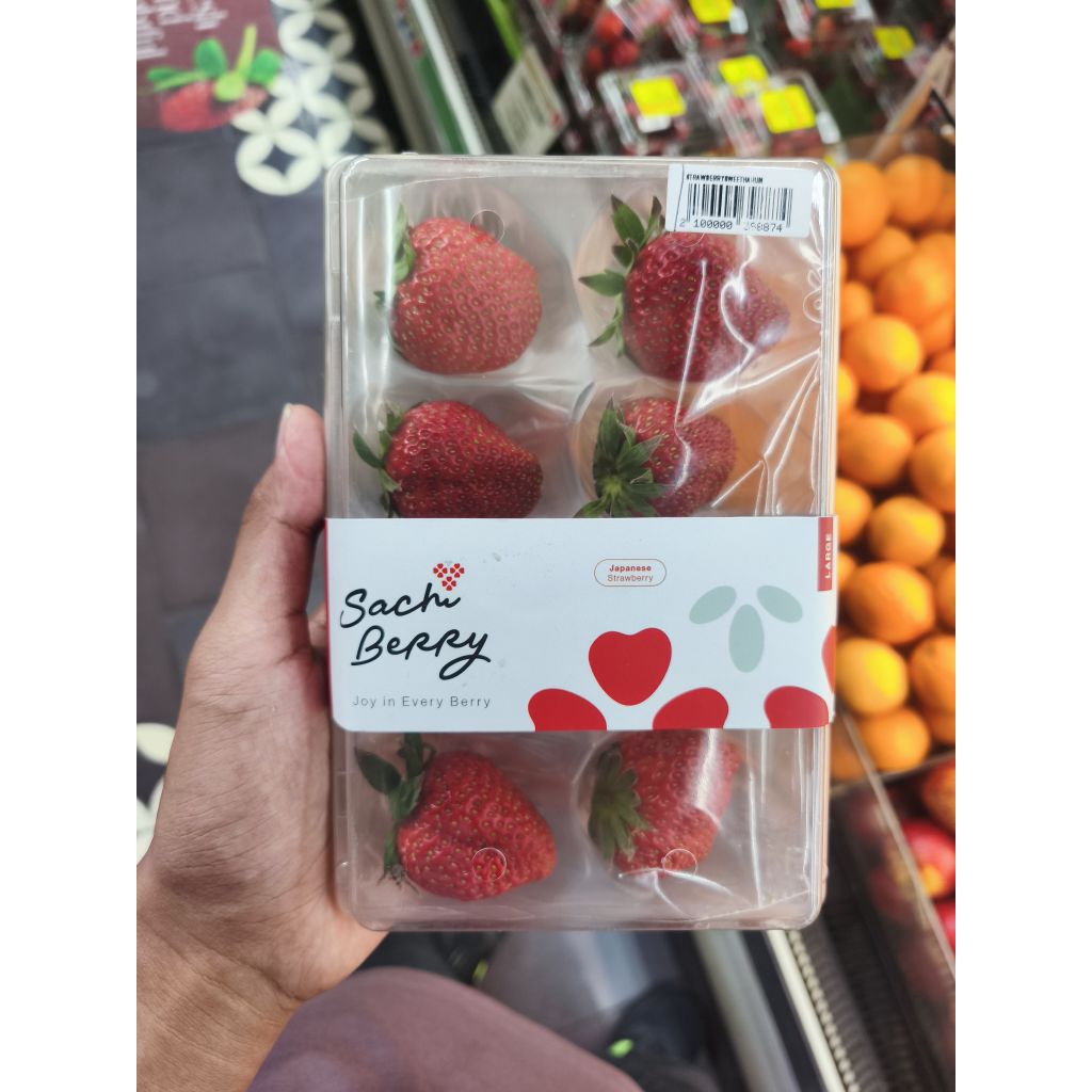 

Buah strawberry harumi bibir jepang premium pack