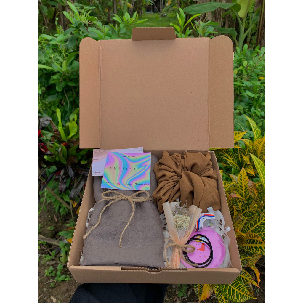 

Hampers Box Spesial Gift