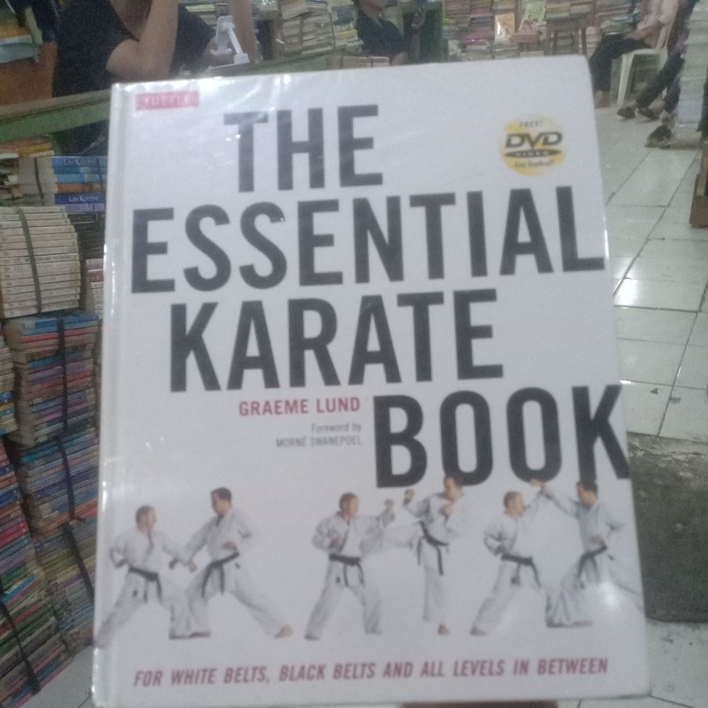 BUKU THE ESSENTIAL KARATE BOOK