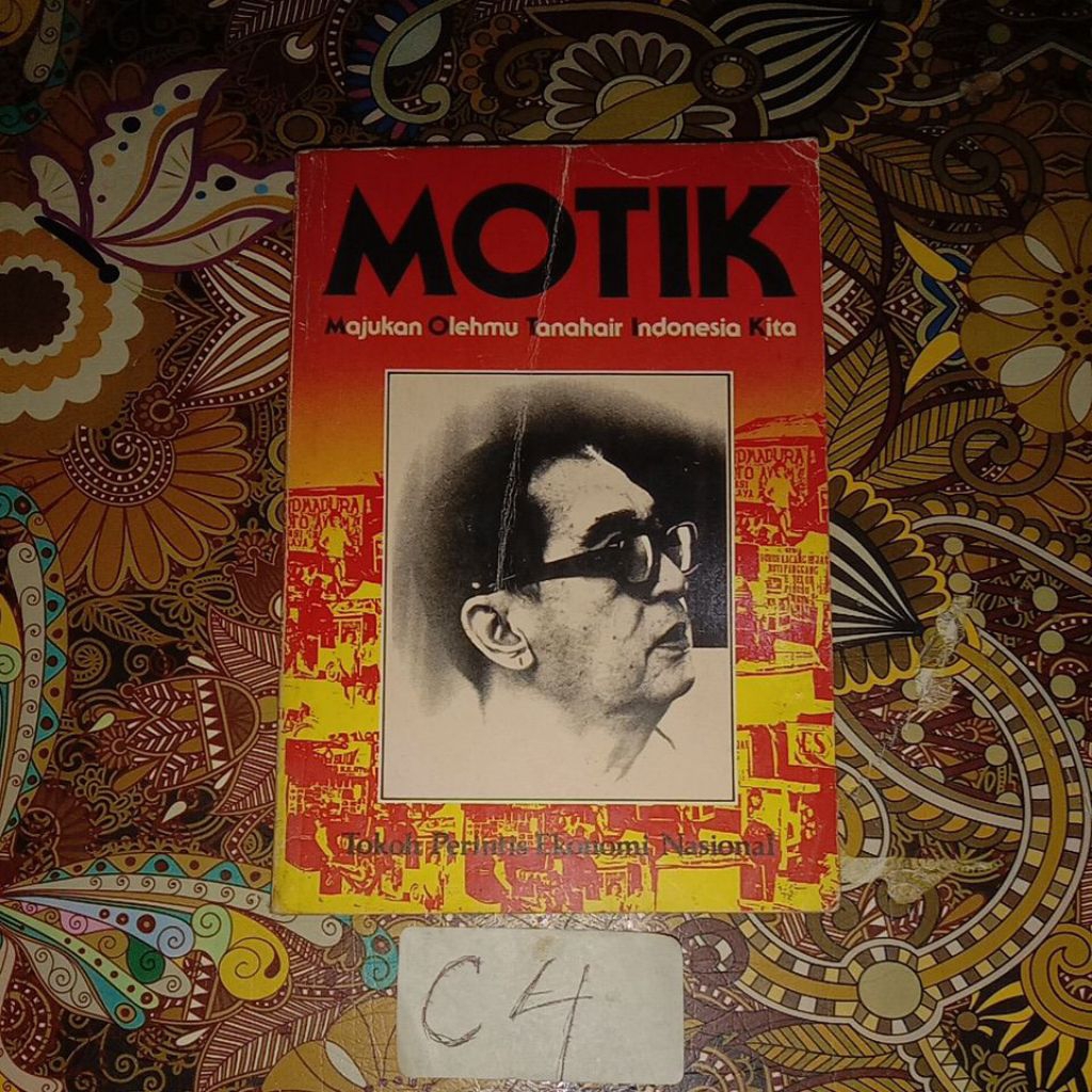 BUKU MOTIF MAJUKAN OLEHMU TANAH AIR INDONESIA KITA