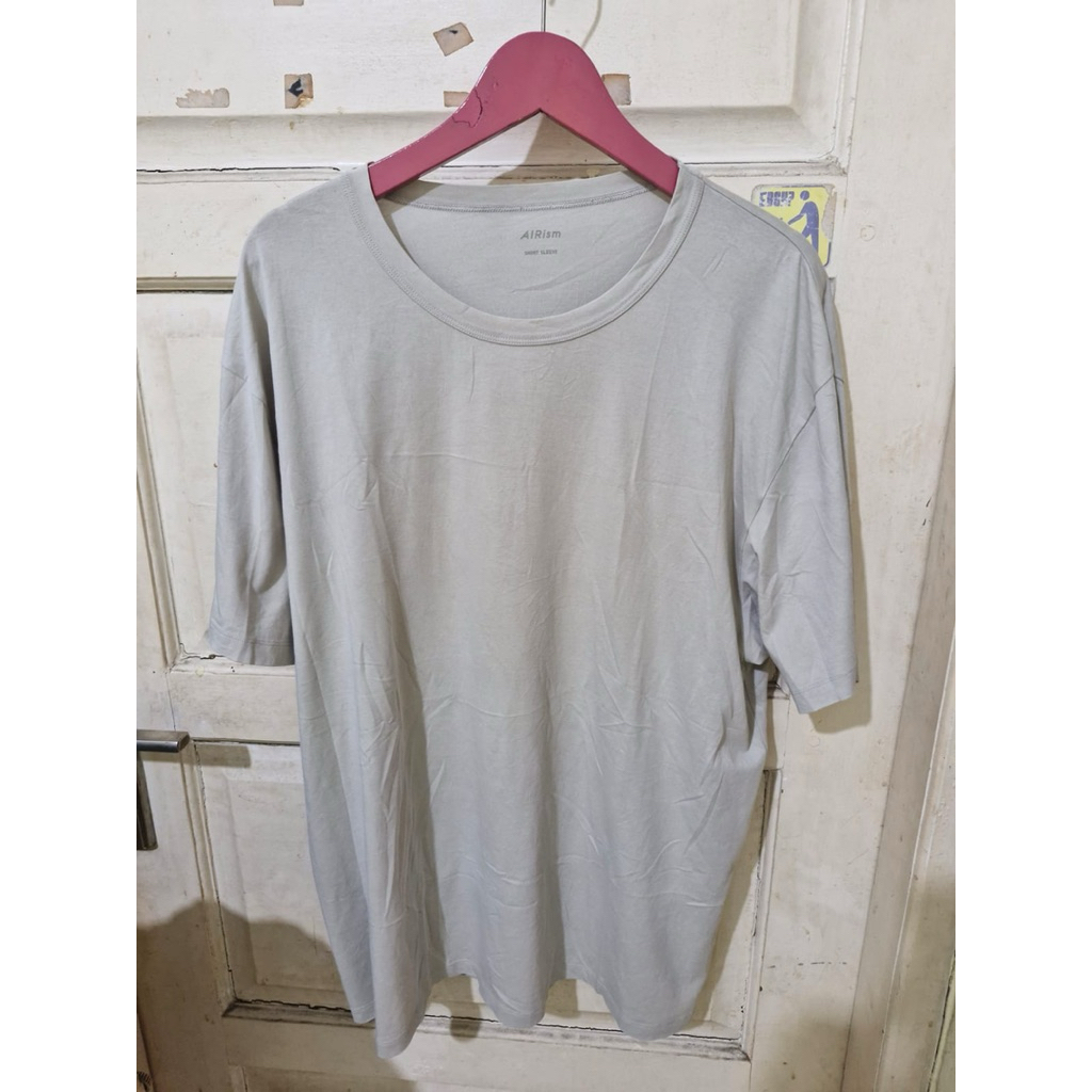 Kaos uniqlo preloved