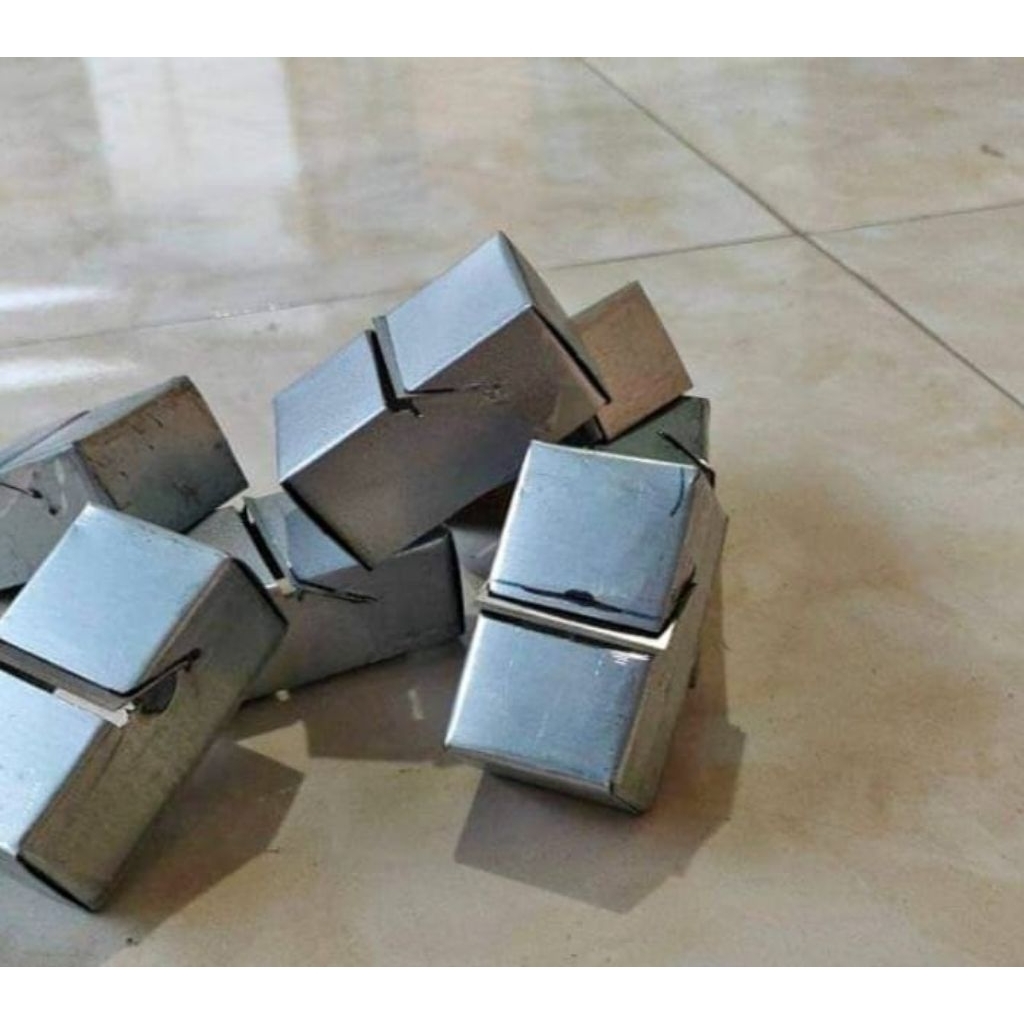 Pengupas kulit Ari kelapa / Pisau kerokan kelapa tua