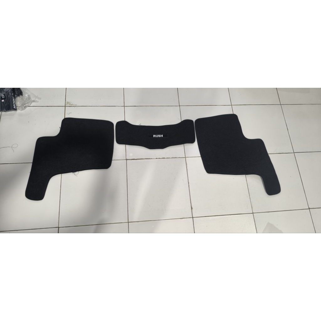 Karpet Mobil Bludru Baris Ke-2 Rush & Terios