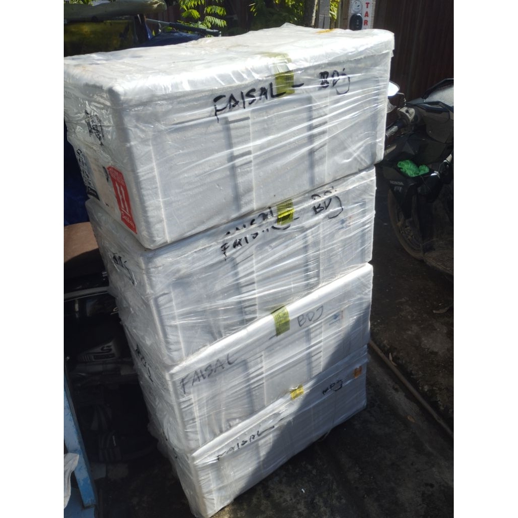 

box styrofoam bekas sekali pakai masih mulus