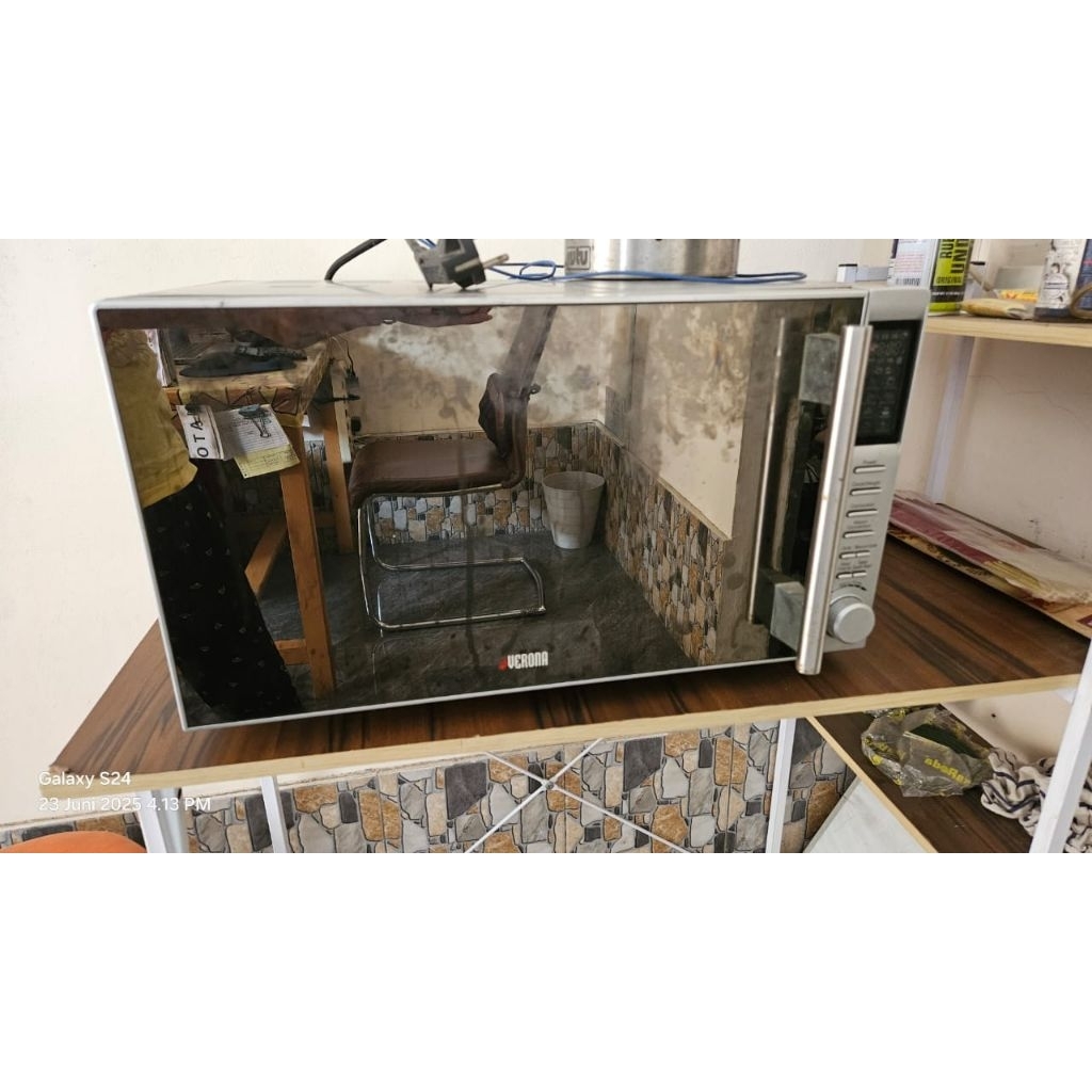 Microwave merek VERONA R925 Microwave ini MADE IN ITALY.